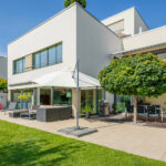 Traumhaftes Terrassenhaus mit grossem Garten im Herzen von Zufikon